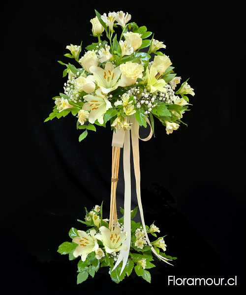 Topyard decorativo. Arreglo floral de dos pisos, centro de mesa para fiestas, altares o recintos ceremoniales Puede ordenarse doble para decoración floral y eventos. (1m alt. aprox.)